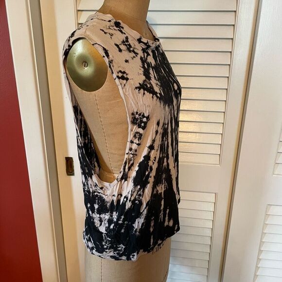 TRULY MADLY DEEPLY | black cream tie dye muscle tee S - Picture 2 of 5
